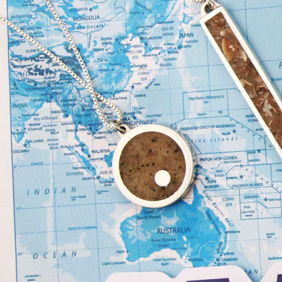 famous beaches island necklace