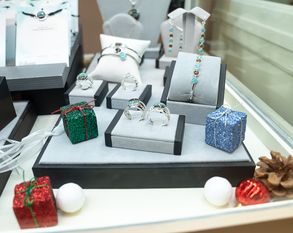 Turnmeyers Dune Jewelry Holiday Gift Display