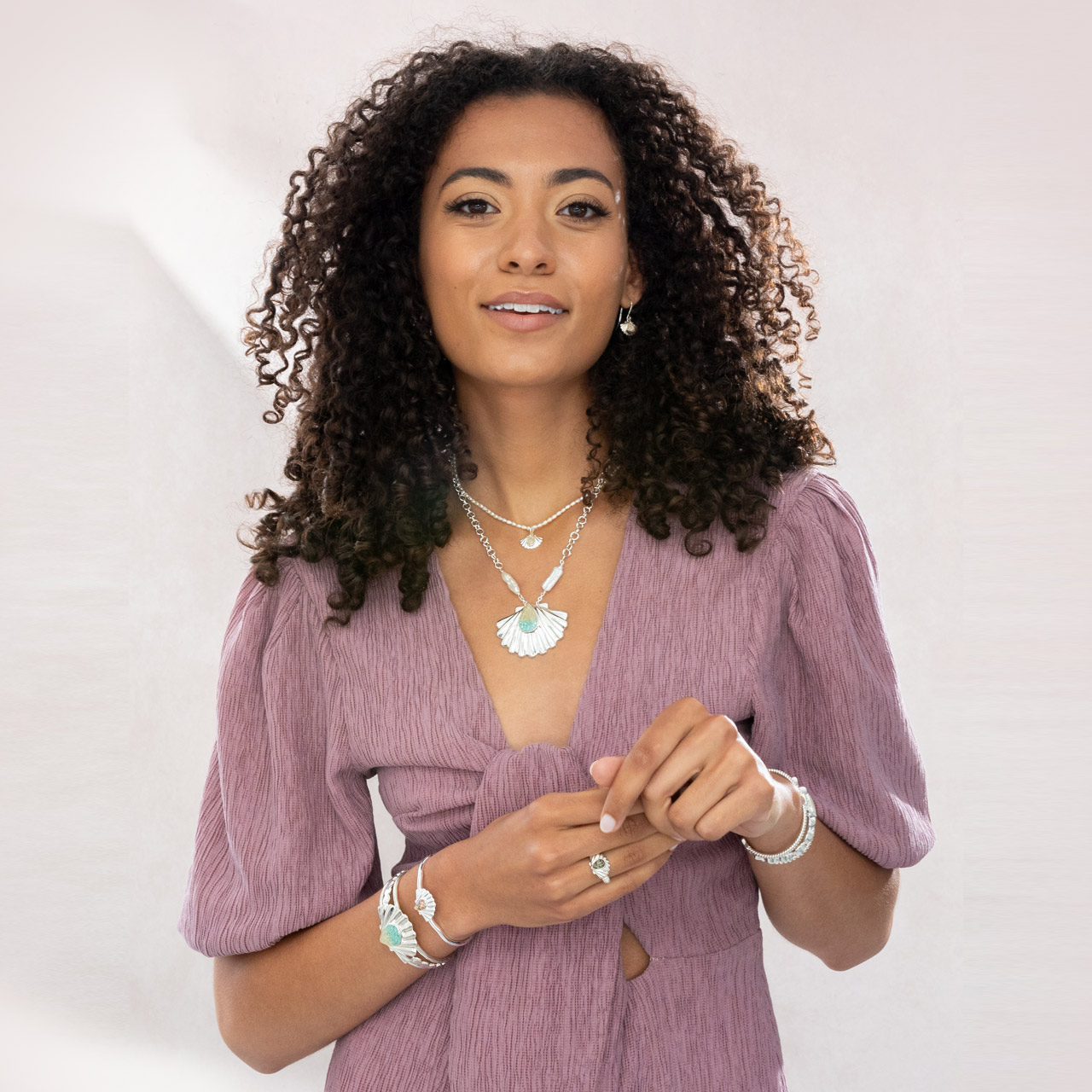 Natural pearl chain necklace with a statement piece shell pendant and teardrop-shaped sand setting.