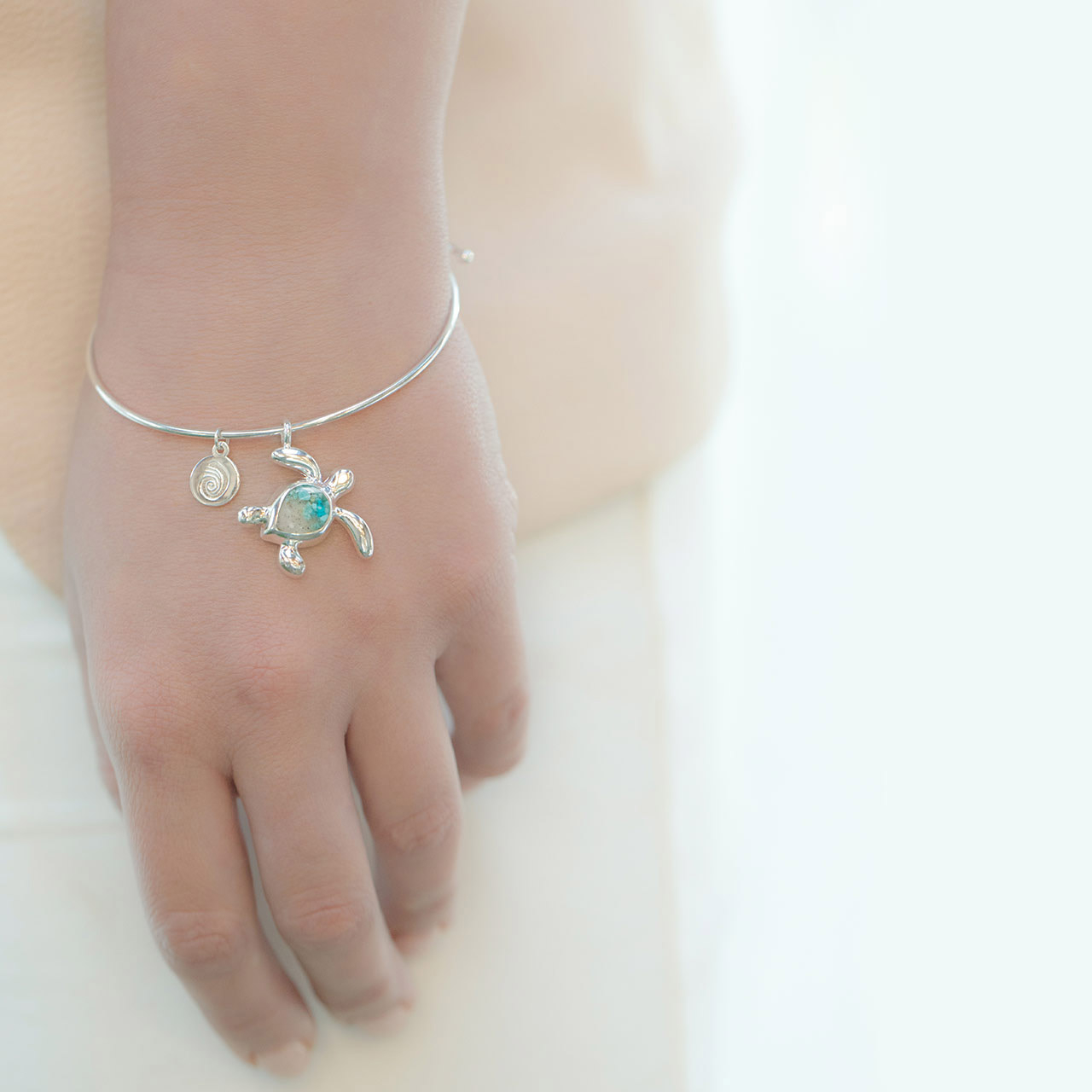 Turtle Bangle - Turquoise Gradient